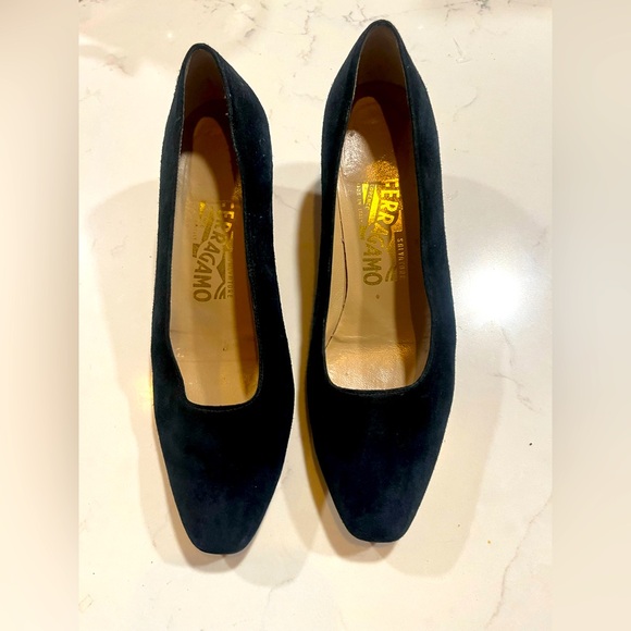 Vintage Salvatore Ferragamo blue suede pumps Size 7 - Picture 1 of 9